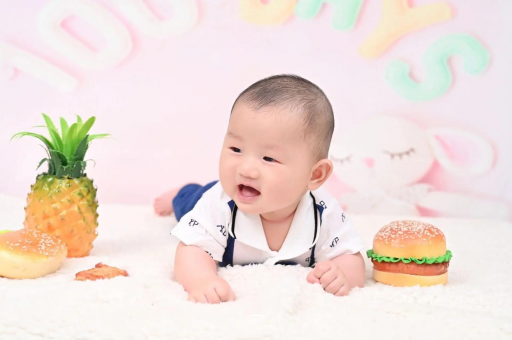 毕节宝宝在妈妈肚子里